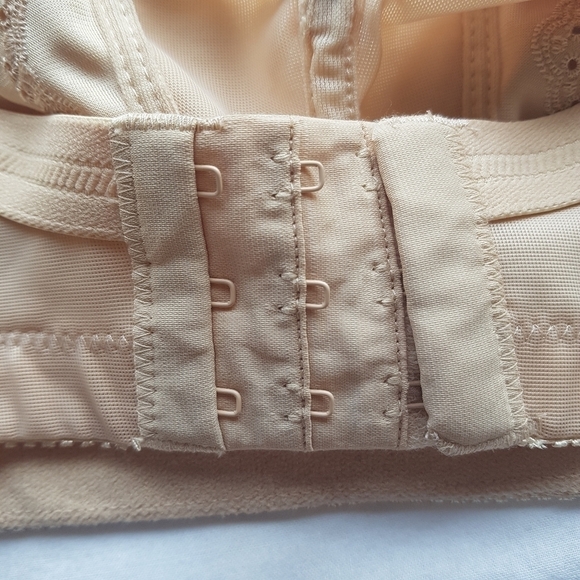 Wonderbra Classic Support Wireless Bra - Picture 5 of 10